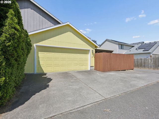 644 Se MYRTLEWOOD Pl, Gresham, OR 97080