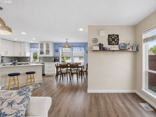 644 Se MYRTLEWOOD Pl, Gresham, OR 97080