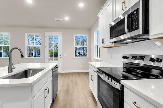 489 Martins Creek Boulevard, Summerville, SC 29485