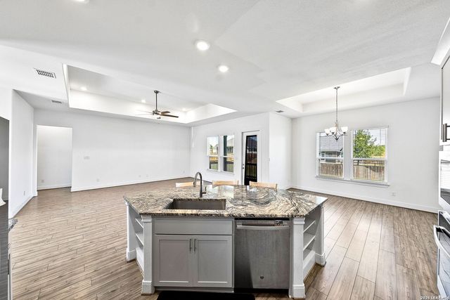 116 Woodbridge Dr, La Vernia, TX 78121