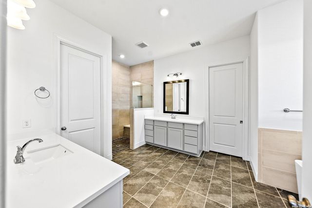 116 Woodbridge Dr, La Vernia, TX 78121