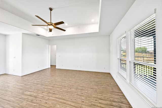 116 Woodbridge Dr, La Vernia, TX 78121
