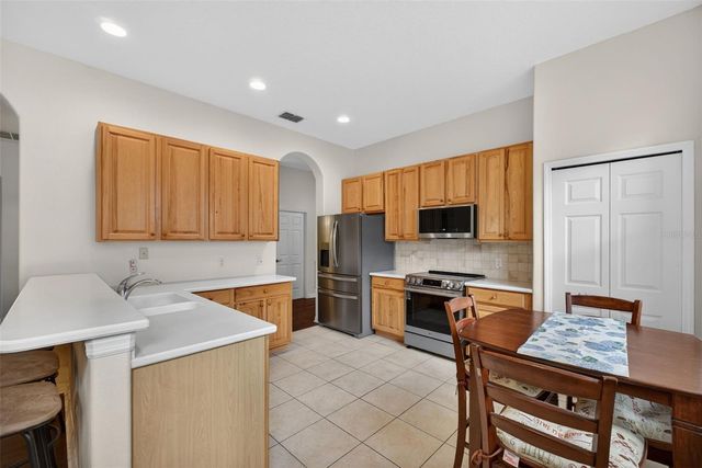 111 FLAME VINE WAY, Groveland, FL 34736