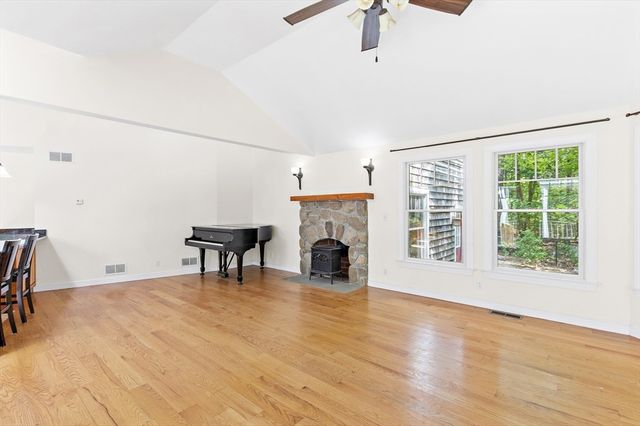 44 Granite St, Medway, MA 02053