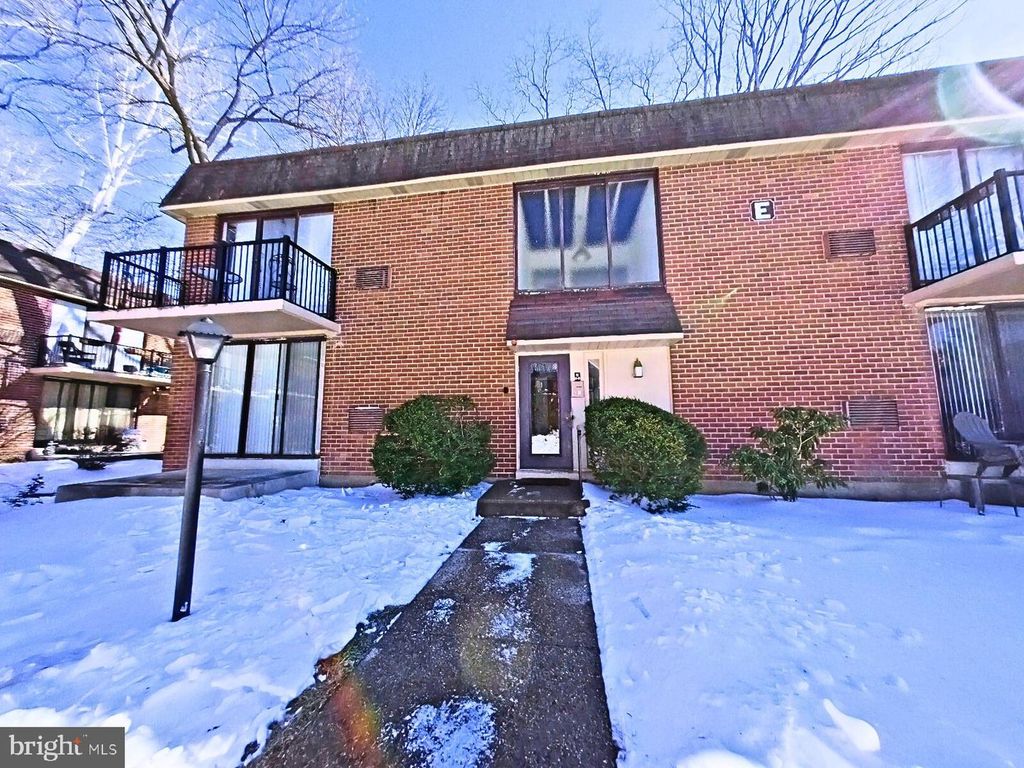 Image 1 of property listing at 100 E GLENOLDEN AVE #E-21, Glenolden, PA 19036