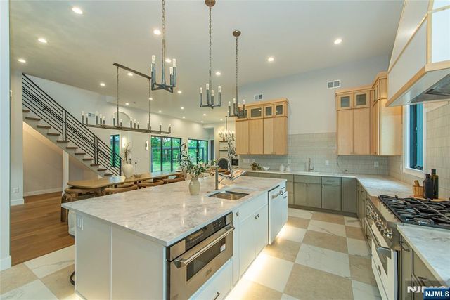 98 Haddenfield Road, Clifton, NJ 07013