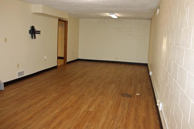 131 Niagara Drive, Waterloo, IA 50701