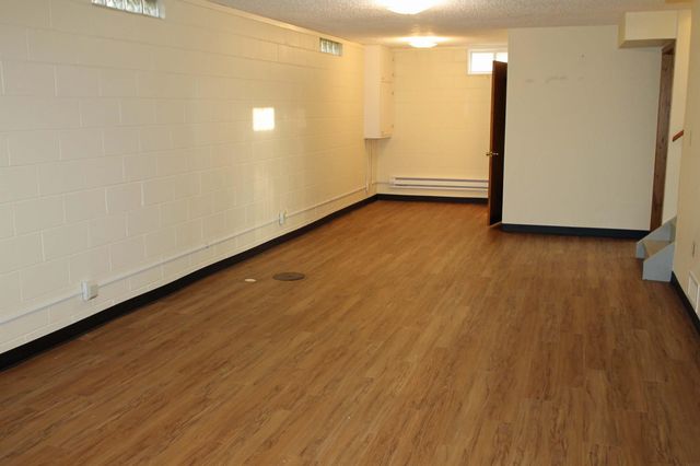 131 Niagara Drive, Waterloo, IA 50701