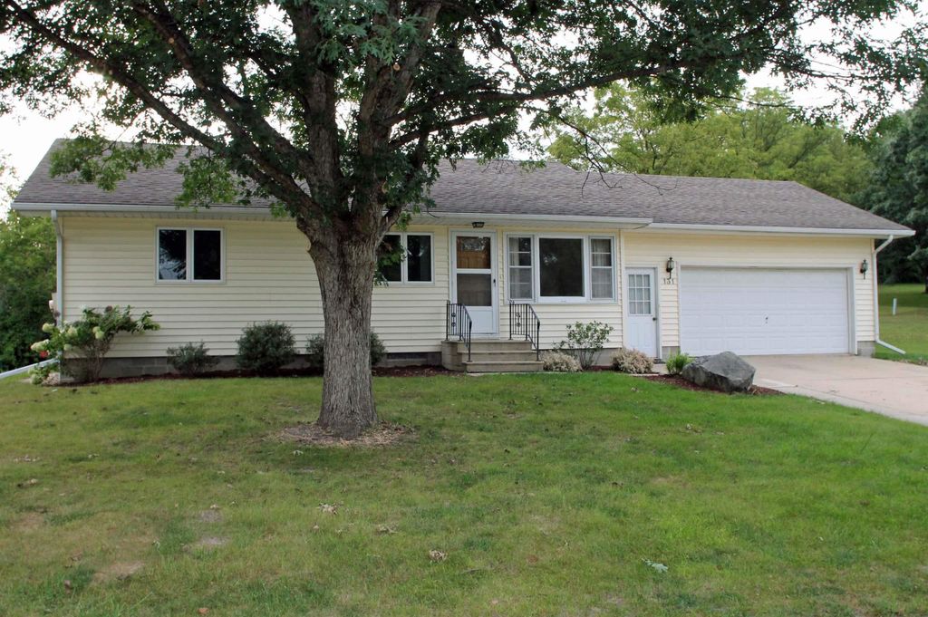 131 Niagara Drive, Waterloo, IA 50701