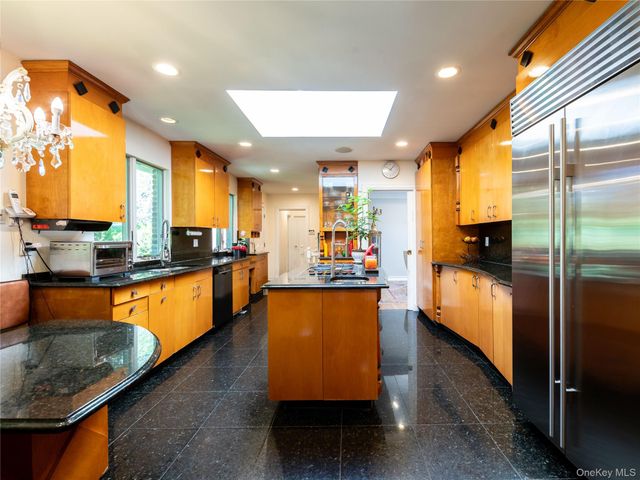 13 Lighthouse Road, Great Neck, NY 11024