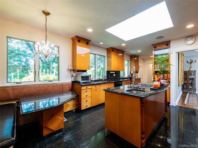 13 Lighthouse Road, Great Neck, NY 11024