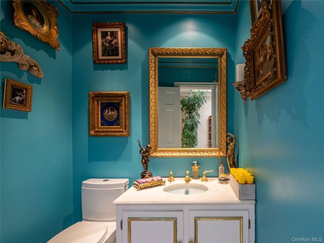 13 Lighthouse Road, Great Neck, NY 11024