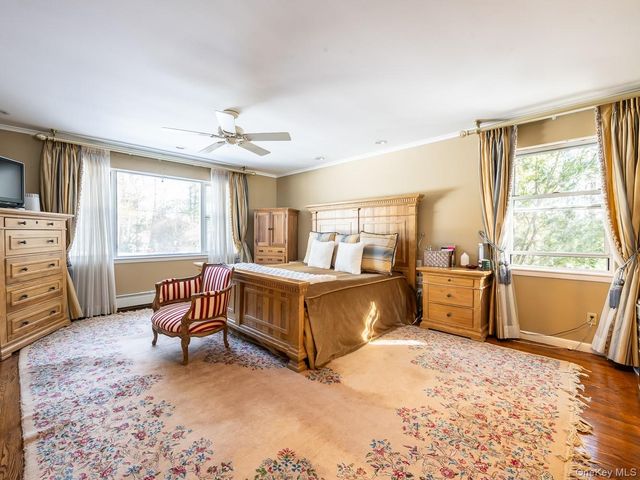 13 Lighthouse Road, Great Neck, NY 11024