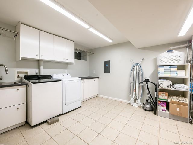 13 Lighthouse Road, Great Neck, NY 11024