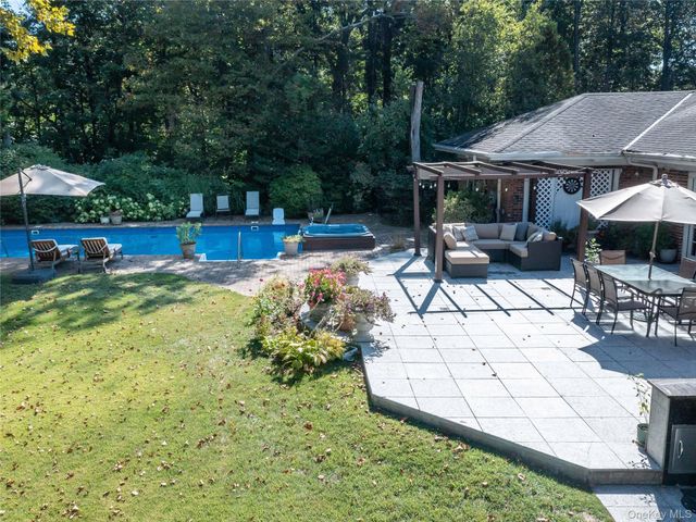 13 Lighthouse Road, Great Neck, NY 11024