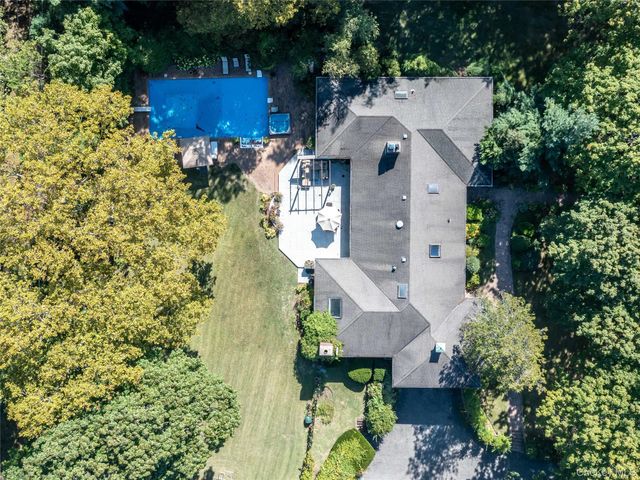 13 Lighthouse Road, Great Neck, NY 11024