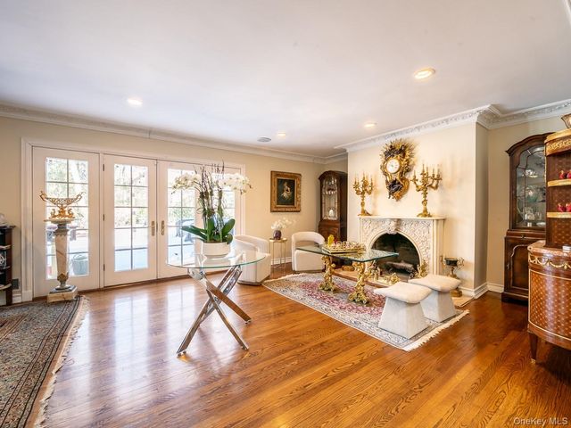 13 Lighthouse Road, Great Neck, NY 11024