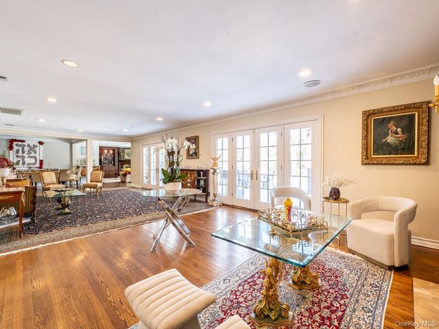 13 Lighthouse Road, Great Neck, NY 11024