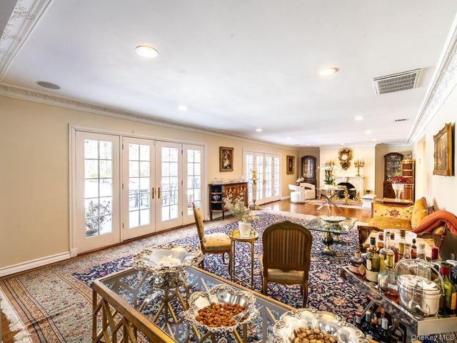 13 Lighthouse Road, Great Neck, NY 11024