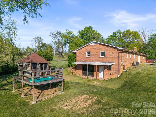 882 Queentown Road, Canton, NC 28716