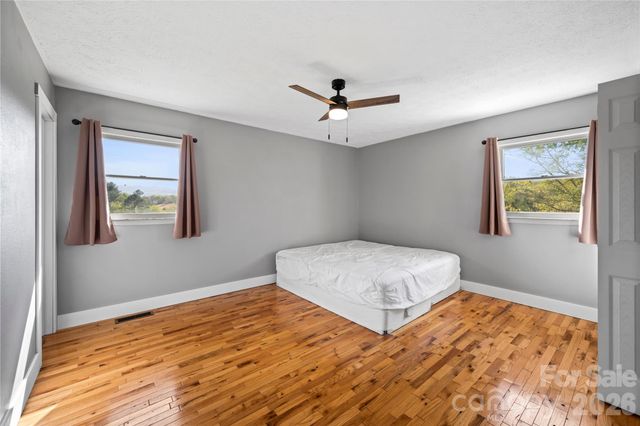 882 Queentown Road, Canton, NC 28716