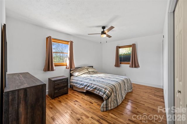 882 Queentown Road, Canton, NC 28716
