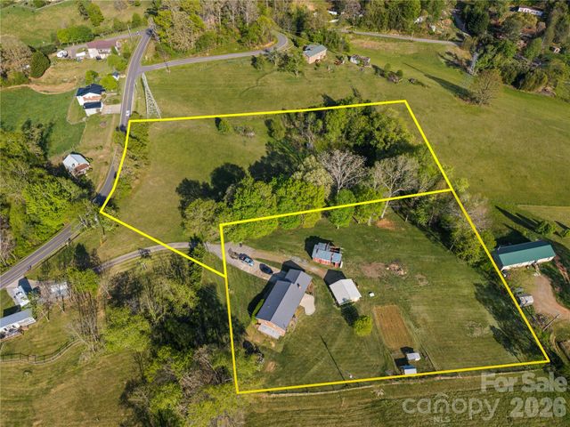 882 Queentown Road, Canton, NC 28716