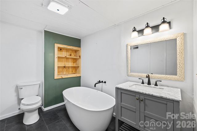 882 Queentown Road, Canton, NC 28716