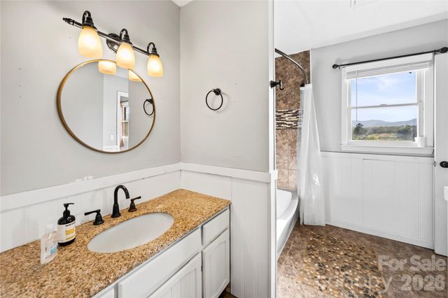 882 Queentown Road, Canton, NC 28716