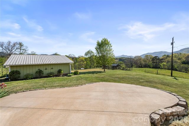 882 Queentown Road, Canton, NC 28716