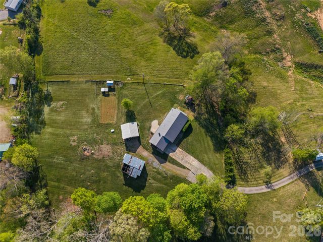 882 Queentown Road, Canton, NC 28716