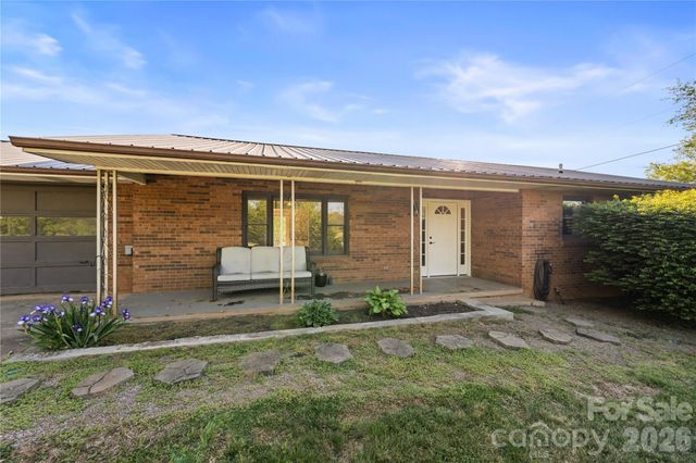 882 Queentown Road, Canton, NC 28716