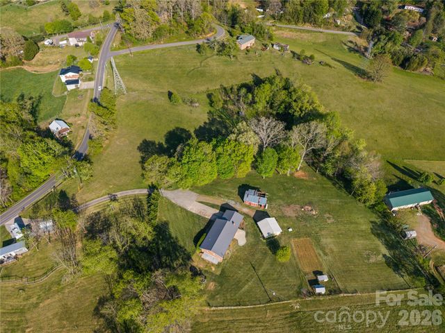 882 Queentown Road, Canton, NC 28716