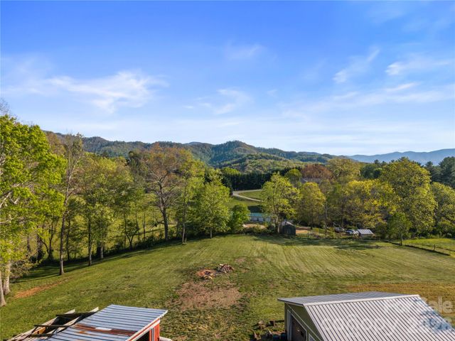 882 Queentown Road, Canton, NC 28716