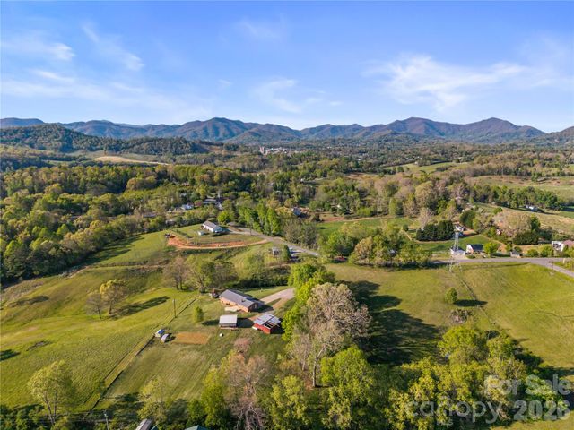 882 Queentown Road, Canton, NC 28716
