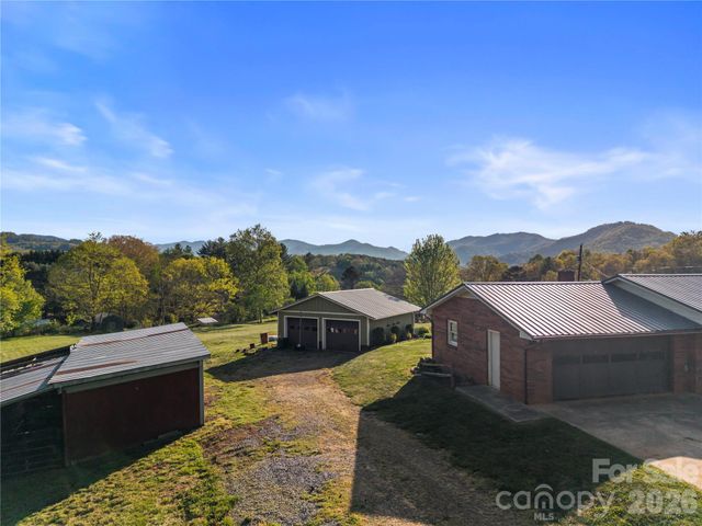882 Queentown Road, Canton, NC 28716