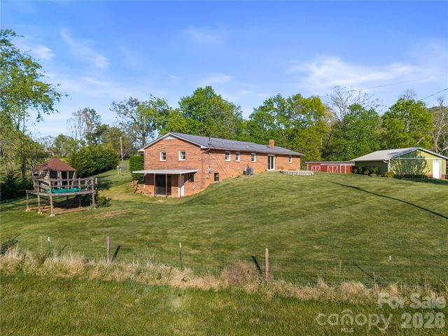 882 Queentown Road, Canton, NC 28716