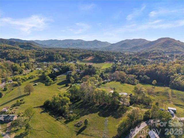 882 Queentown Road, Canton, NC 28716