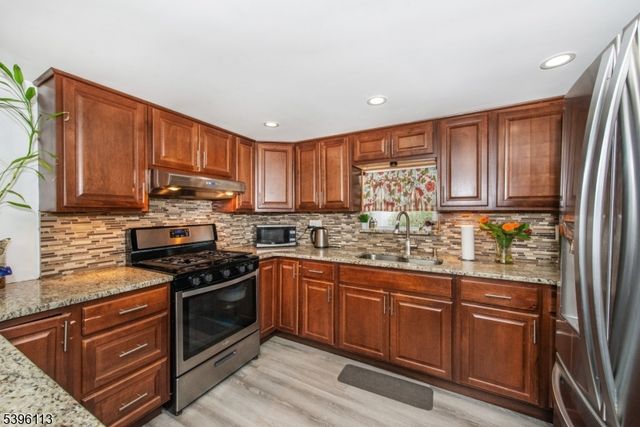 39 Helen Drive, Moonachie Boro, NJ 07074