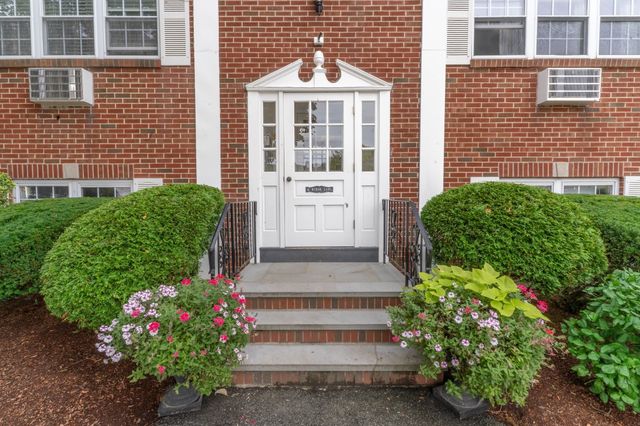 4 Nixon Ln 5, Stoneham, MA 02180