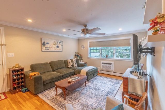 4 Nixon Ln 5, Stoneham, MA 02180