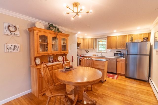4 Nixon Ln 5, Stoneham, MA 02180