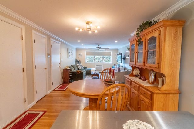 4 Nixon Ln 5, Stoneham, MA 02180