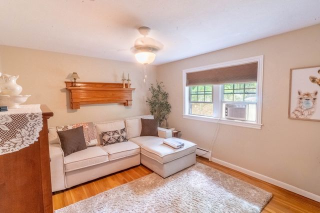 4 Nixon Ln 5, Stoneham, MA 02180