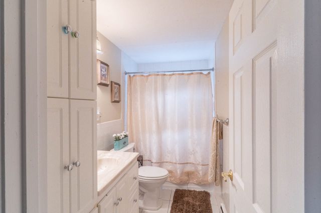4 Nixon Ln 5, Stoneham, MA 02180