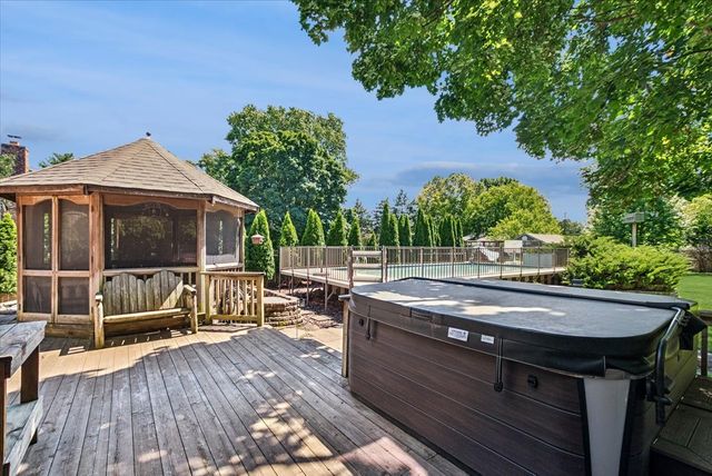 11S514 Webster Lane, Naperville, IL 60564