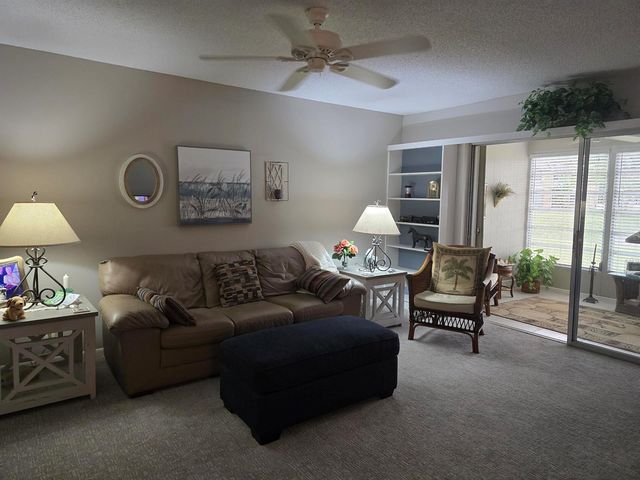 166 Lake Meryl Drive 166, West Palm Beach, FL 33411