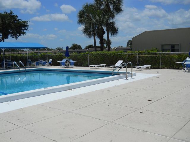 166 Lake Meryl Drive 166, West Palm Beach, FL 33411