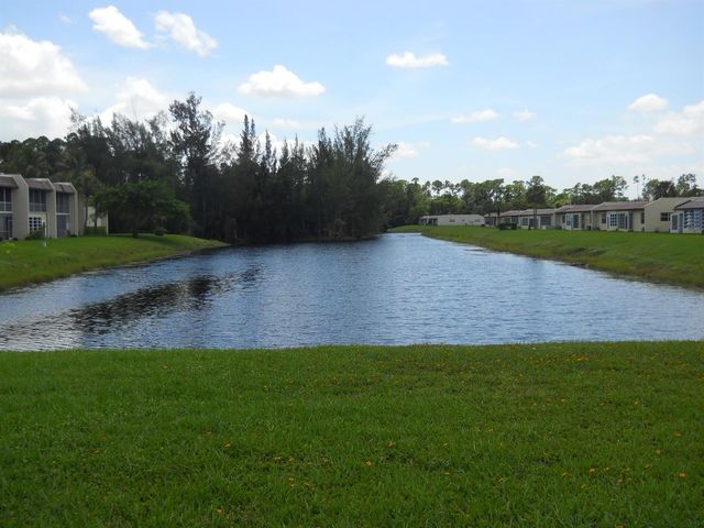 166 Lake Meryl Drive 166, West Palm Beach, FL 33411