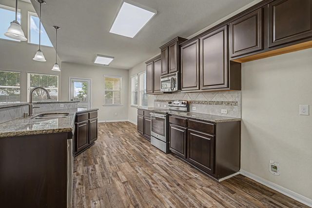 4022 Cypress Point Drive, Mont Belvieu, TX 77523